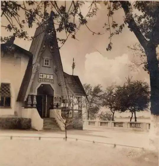 西塔教堂_道塔斯西餐厅哈尔滨_塔道斯西餐厅始建于